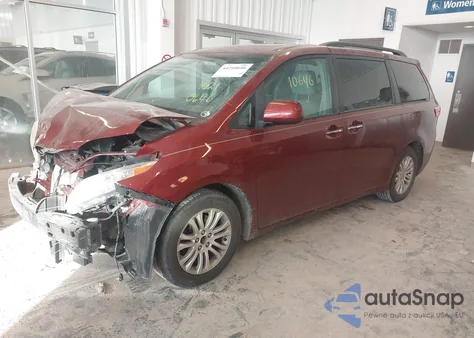 2015 Toyota Sienna Xle 8 Passenger z USA, uszkodzony, nr VIN 5TDYK3DCXFS686332